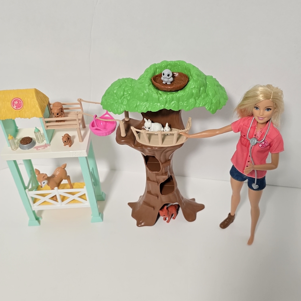 Barbie Animal Rescuer Doll Playset - FCP78 Vet Doll And Treehouse Animals - Picture 2 of 16